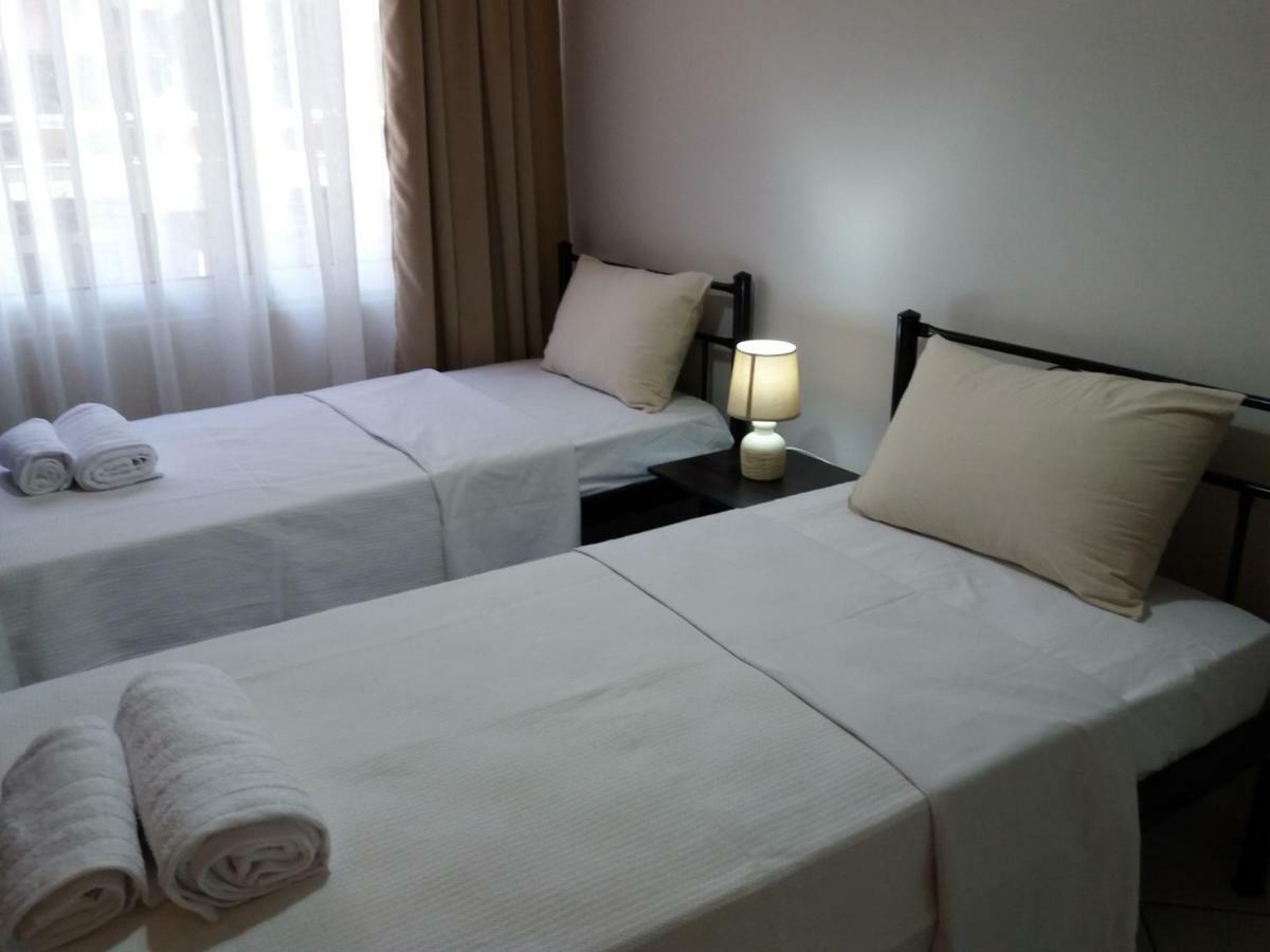 Christine'S Downtown Suites 카발라 외부 사진