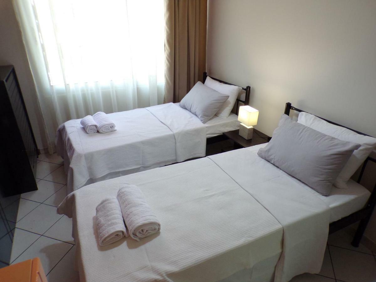 Christine'S Downtown Suites 카발라 외부 사진