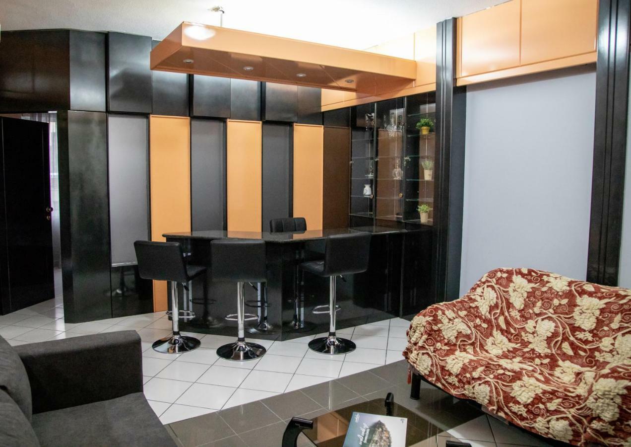 Christine'S Downtown Suites 카발라 외부 사진