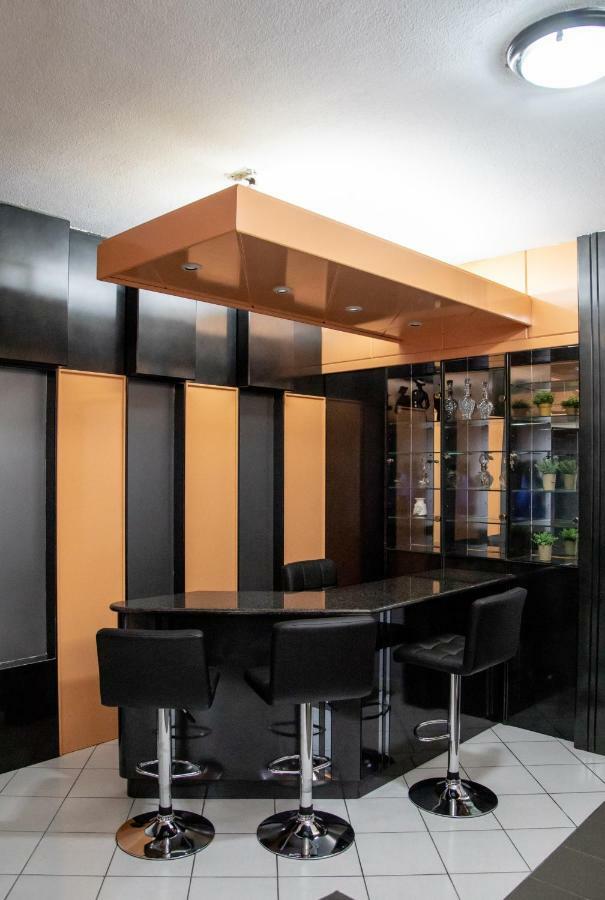 Christine'S Downtown Suites 카발라 외부 사진