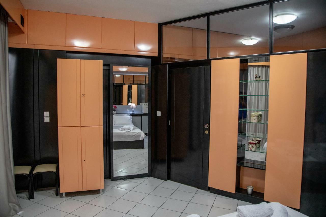 Christine'S Downtown Suites 카발라 외부 사진