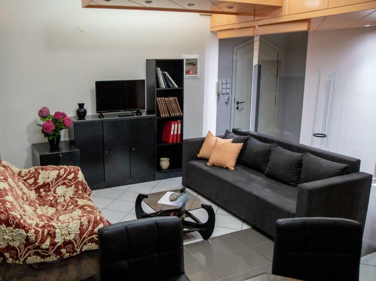 Christine'S Downtown Suites 카발라 외부 사진
